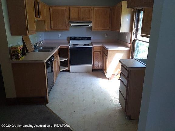 5th image of 624 W Shiawassee St