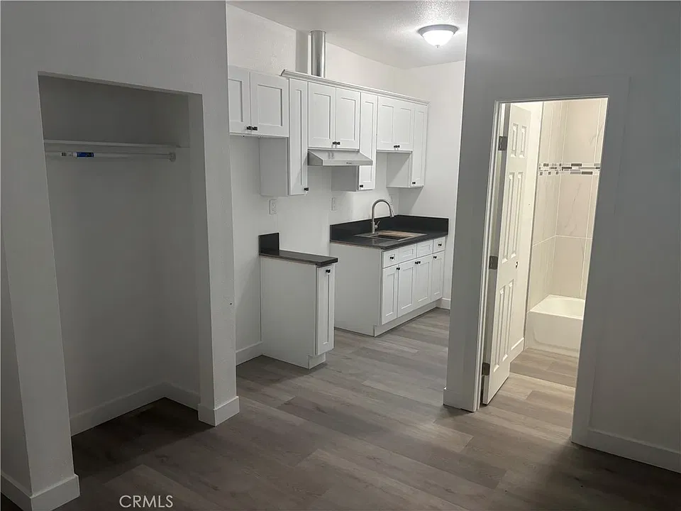 627 Linden Ave #24