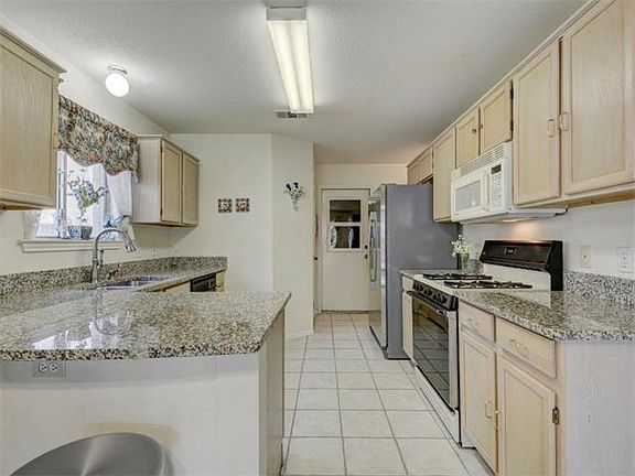 2nd image of 1003 Hughmont Dr