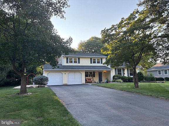2nd image of 154 Oak Ln
