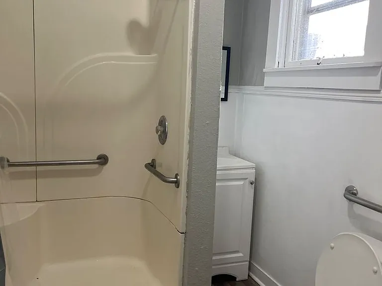 1210 W Powers St — Photo 4