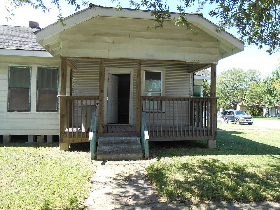1st image of 701 11th Ave N