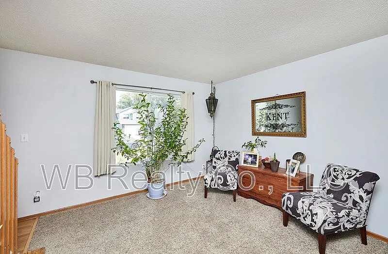 4 bed, 2.5 bath, 2074 sqft, $2,295 — Photo 4