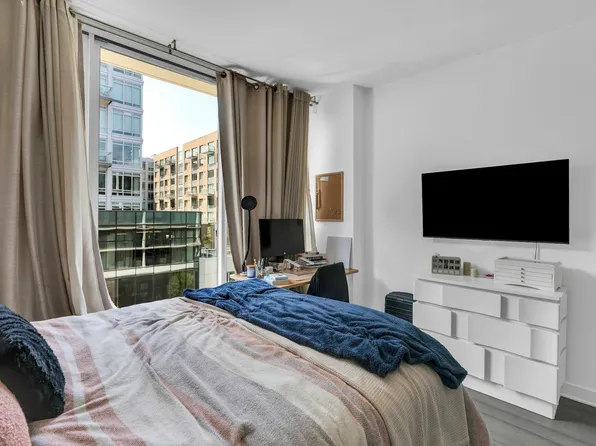 1200 Avenue At Port Imperial image 14 of 20