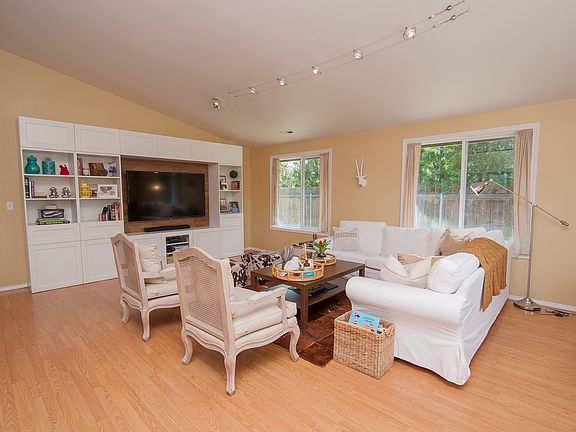 4th image of 8207 Orcas Dr