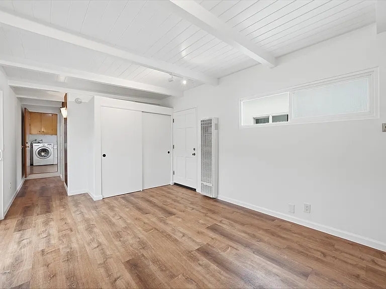 1326 Gates Ave — Photo 10