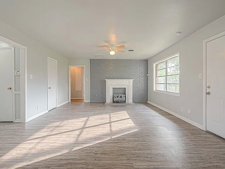 5646 Cedarburg Dr — Photo 12