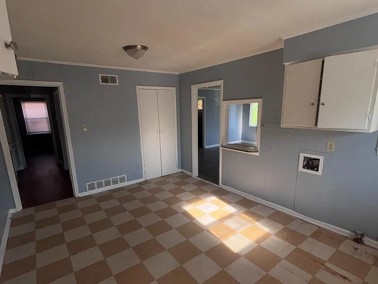 3237 Harris Ave — Photo 4