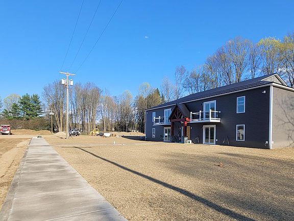 2nd image of 4 Sapphire Ln #2