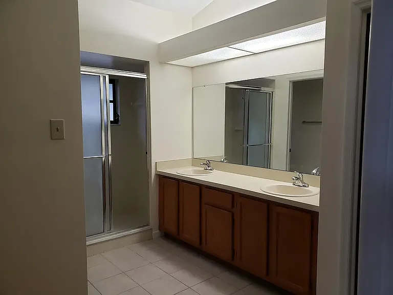 1517 Vernon Ct — Photo 13