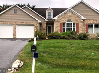 18713 Dover Dr, Hagerstown, MD 21742