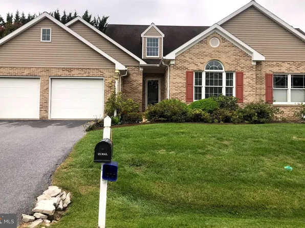 18713 Dover Dr, Hagerstown, MD 21742
