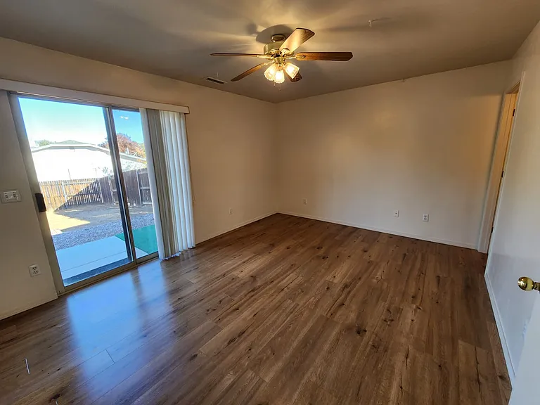 4581 McClintock Cir #B — Photo 16
