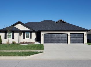 1822 S Erika Ave, Springfield, MO 65802