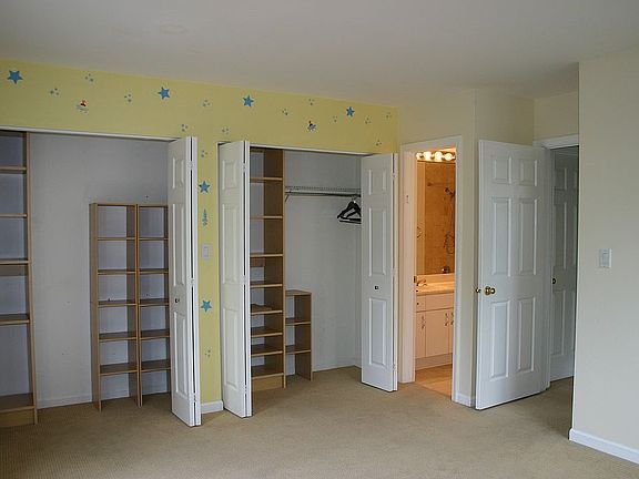 4th image of 1831 N Sheffield Ave #B