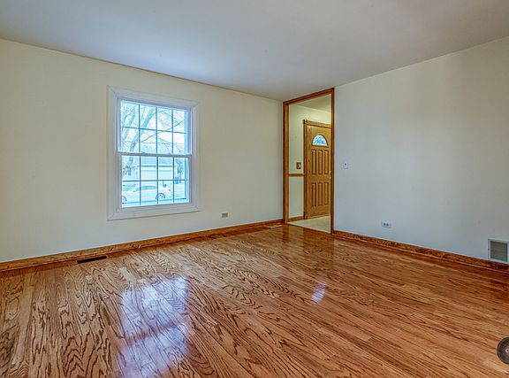 2nd image of 1337 Knoll Dr