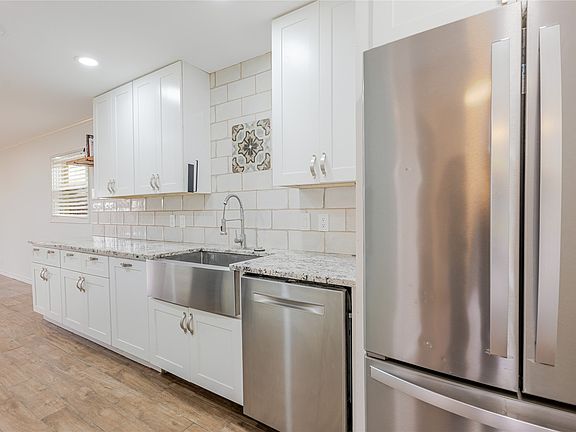 3rd image of 11839 High Meadow Dr