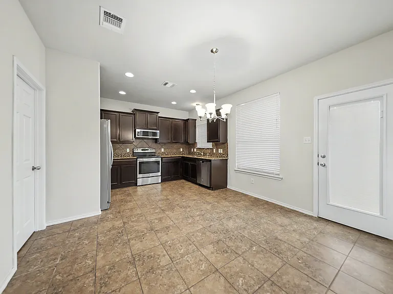 1211 Fawn Lily Dr — Photo 6