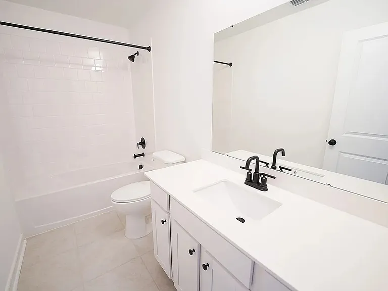 136 Kingswood Cir — Photo 14