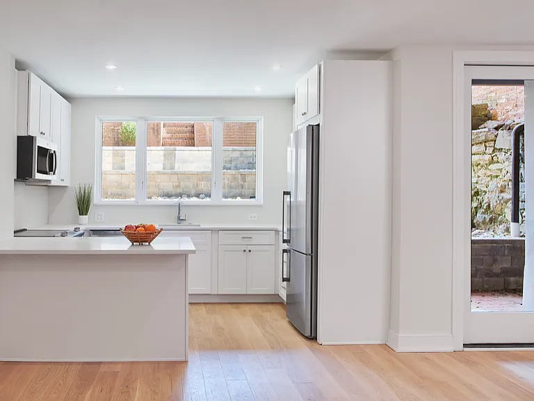 3016 Dumbarton St NW #101 — Photo 4