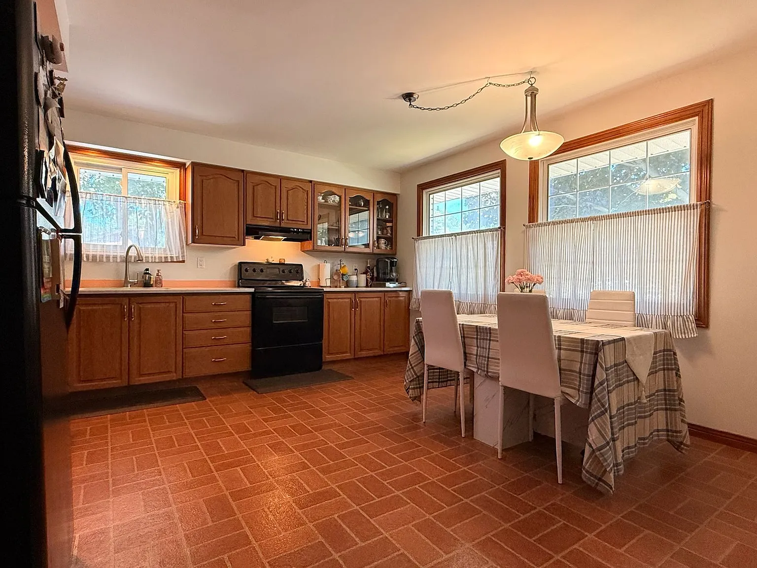3 bed, $2,150 — Photo 4
