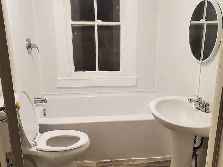 213 Campbell St — Photo 6