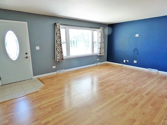 4th image of 420 Martin Dr