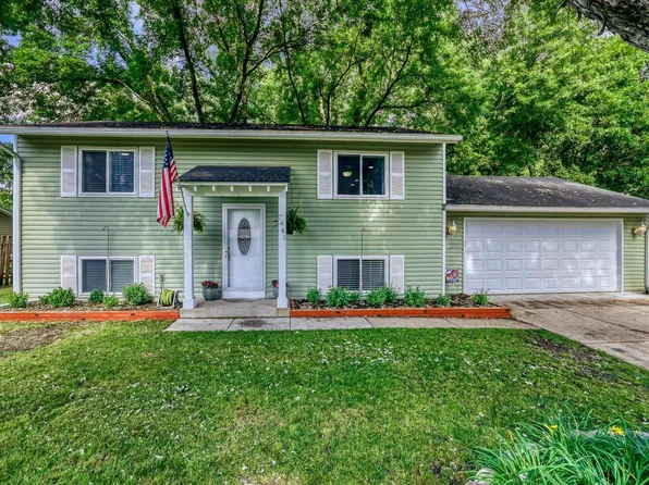 7441 Drew Ave N, Brooklyn Park, MN 55443