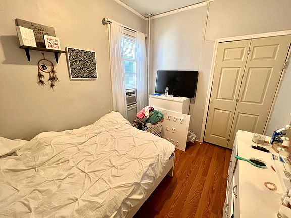 5th image of 427 Centre St #1