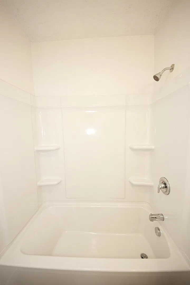 4 bed, $1,400 — Photo 4