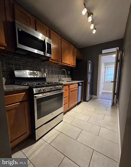 4044 7th St NE #2 — Photo 3