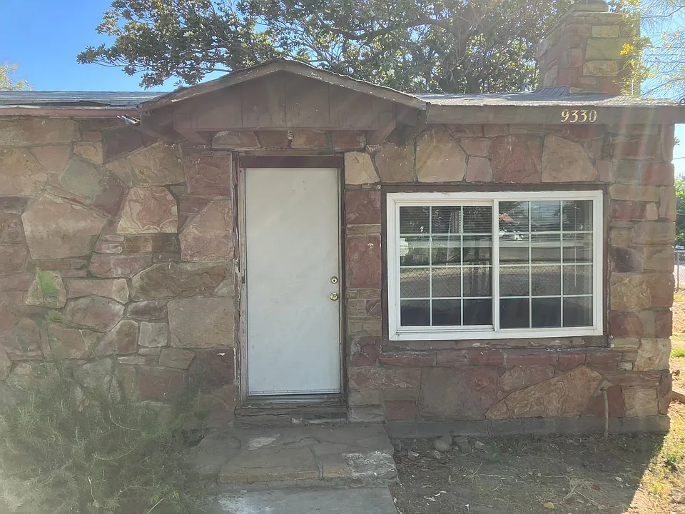 9330 & 9320 Latham Dr