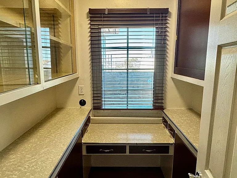Large 2 bed 1 bath with private outdoor patio- Bankers Hill — Photo 1