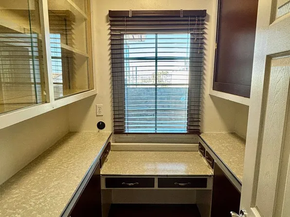 Large 2 bed 1 bath with private outdoor patio- Bankers Hill, 2137 Brant St, San Diego, CA 92101