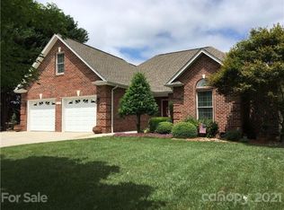 2186 Silver Fox Trl, Hickory, NC 28601