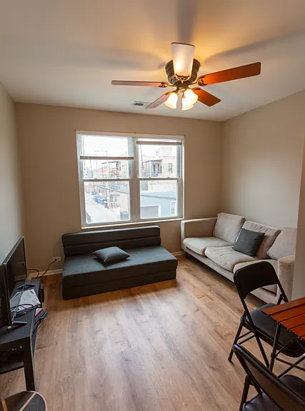 1013 S Laflin St #2 — Photo 3