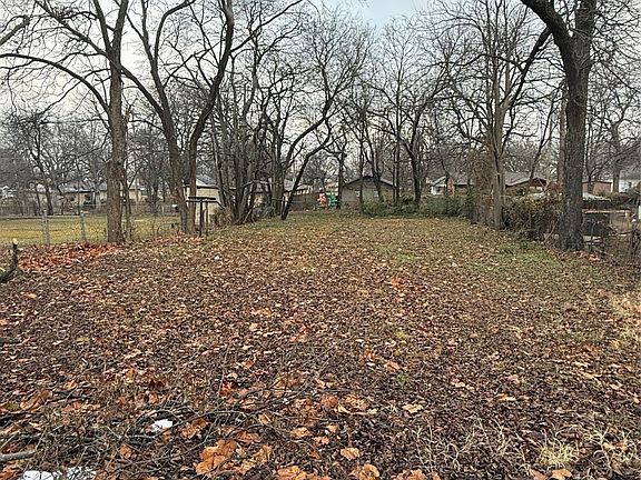 2nd image of 320 W 16th St
