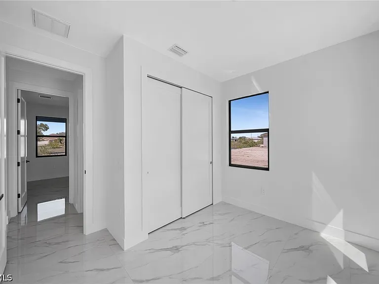 1426 NE 6th Ave — Photo 35