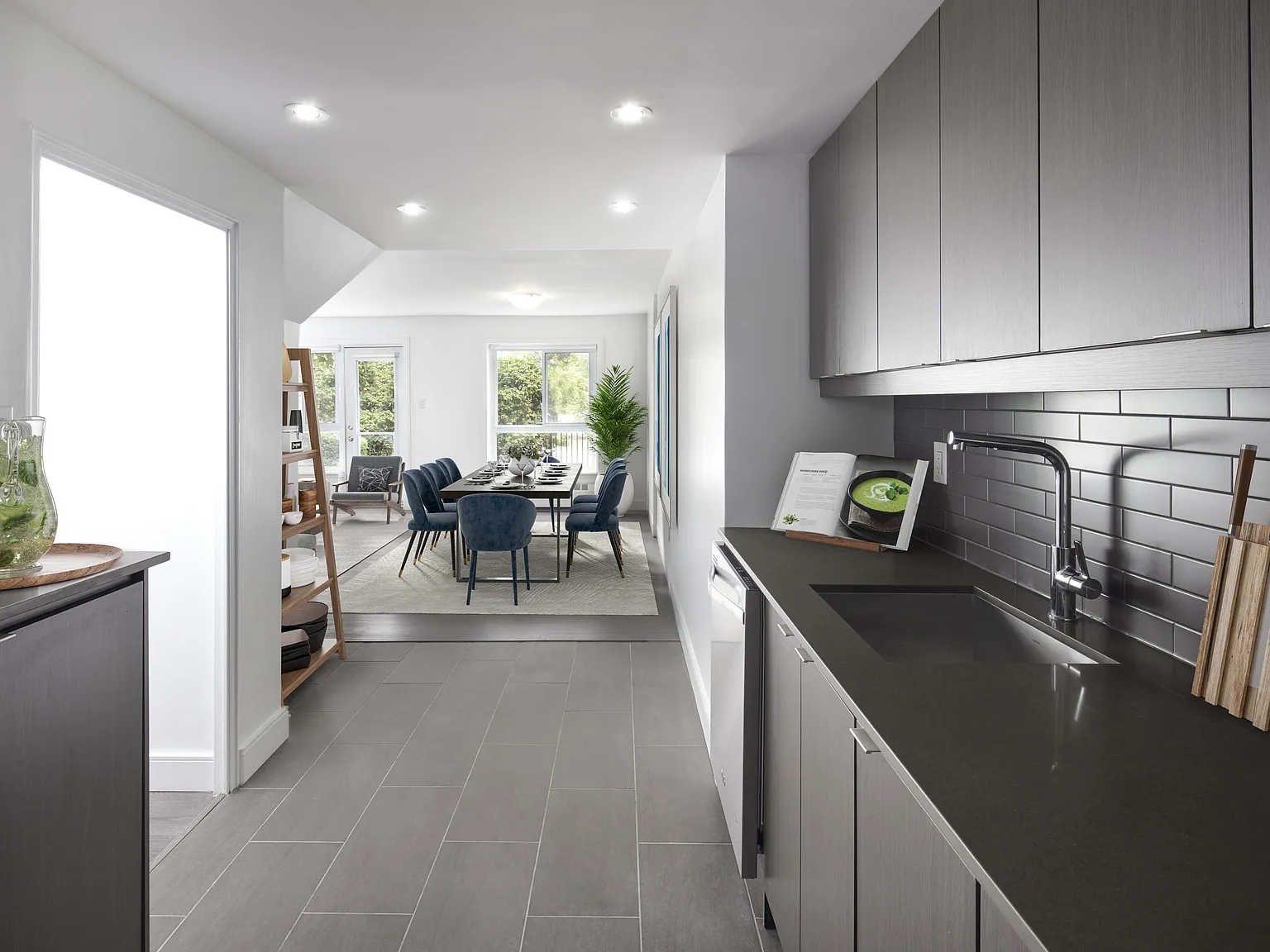 Bayview Mews — Photo 4