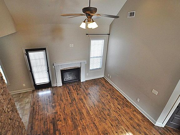 3rd image of 3218 N Hill Dr