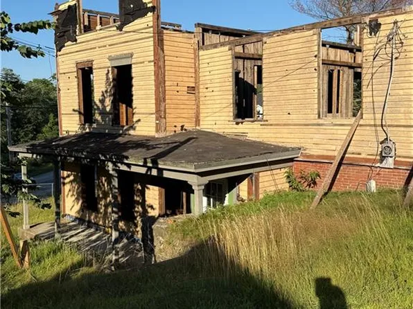 30 Hope Furnace Rd, Scituate, RI 02831