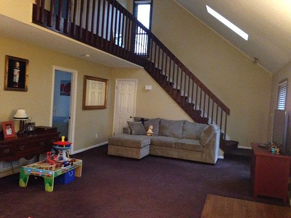 5th image of 211 Woodridge Dr