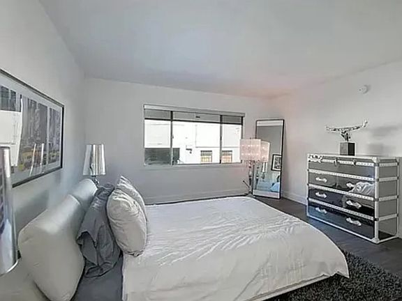 4th image of 133 S Maple Dr #102