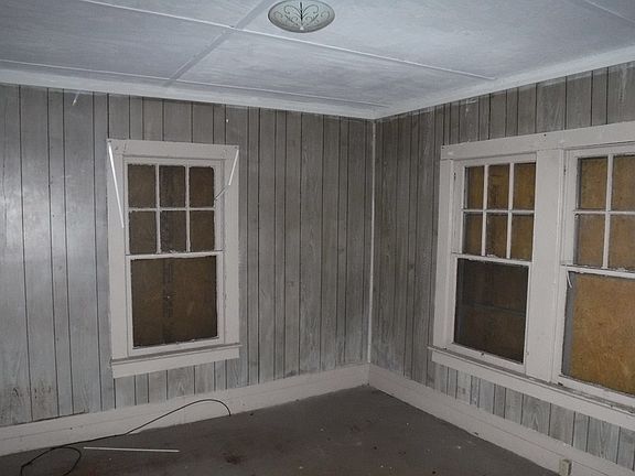 2nd image of 531 Hackett Ave