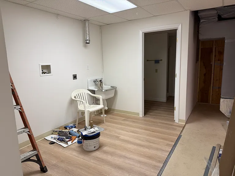 585 Burncoat St — Photo 8