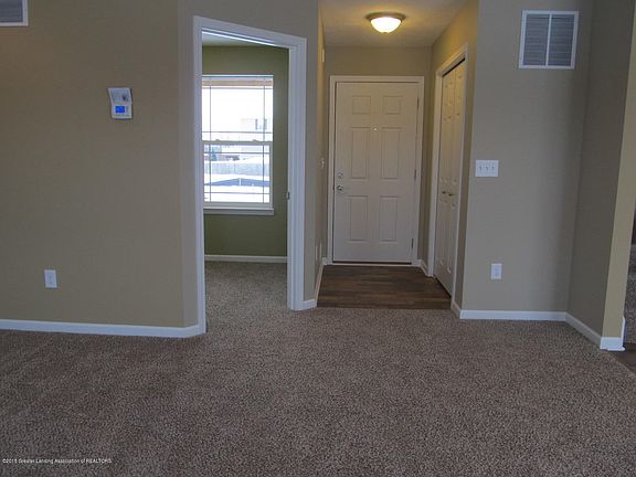 4th image of 1308 Yarrow Dr