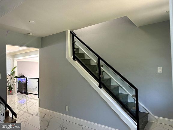 5th image of 17 Erindale Dr