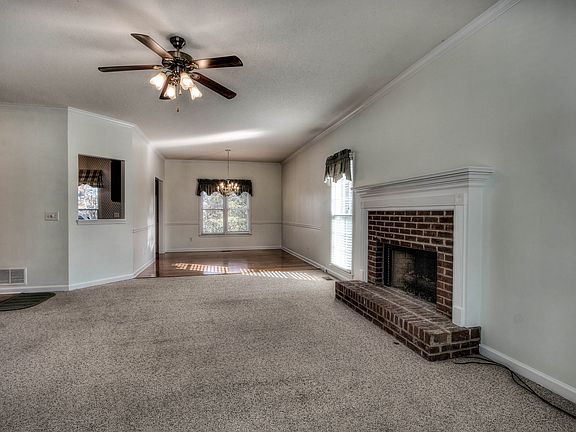 4th image of 33 Carrington Dr