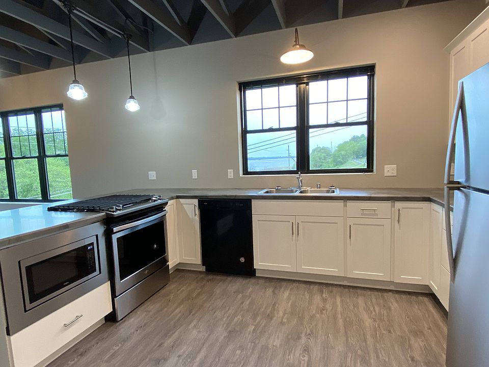 1 BR;1B;100 Irvin St.;Kitchen