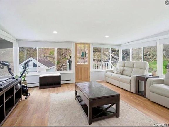 4th image of 168 W Hartsdale Avenue
